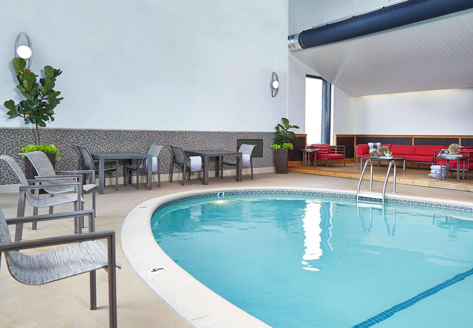 Renaissance St. Louis Airport Hotel Berkeley Exterior photo