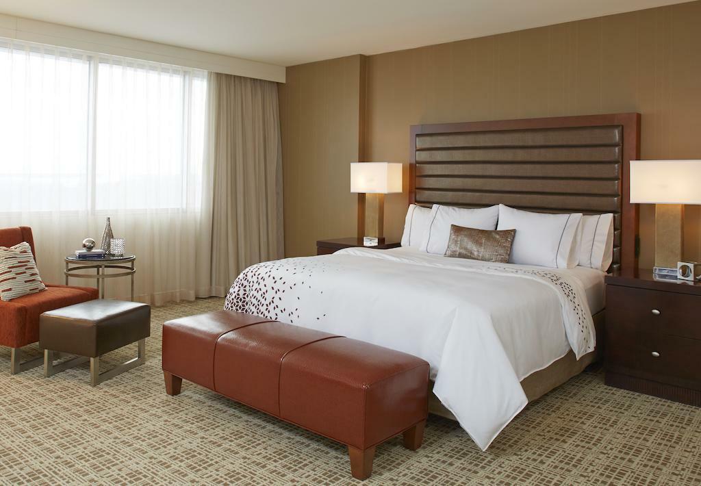 Renaissance St. Louis Airport Hotel Berkeley Exterior photo